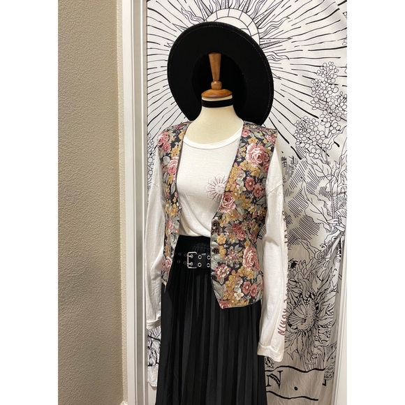 🌈 Beautiful Vintage floral vest - Picture 12 of 12